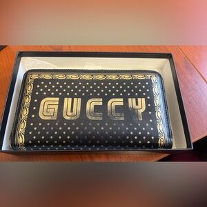 Gucci White and Black wallet AUTHENTIC